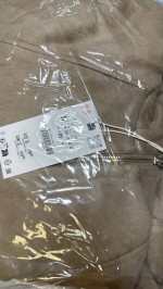 Zara БОМБЕР ИЗ ИСКУССТВЕННОЙ ЗАМШИ С КАПЮШОНОМ camel | 6318/240/704