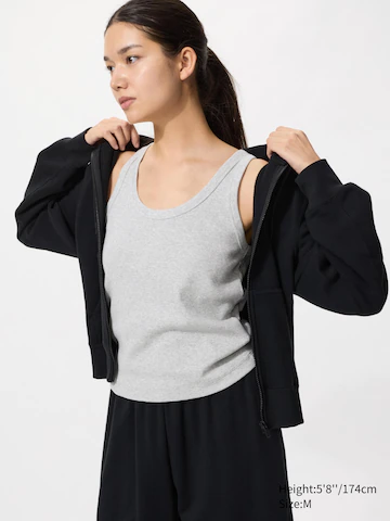 Мягкий жилет из ребристого трикотажа