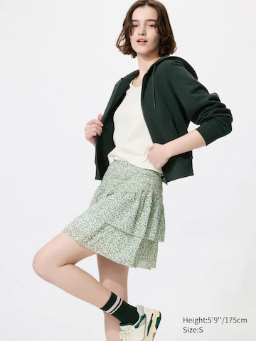 Мини-юбка с объемом (сборка, оборка) в зеленом исполнении