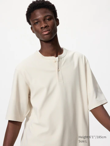 Мужская футболка с горловиной типа 