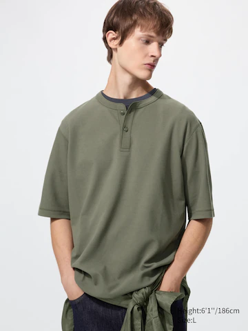 Мужская футболка с горловиной типа 