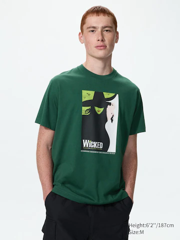 Uniqlo Футболка с графическим принтом мюзиклы (WICKED) купить с доставкой.
