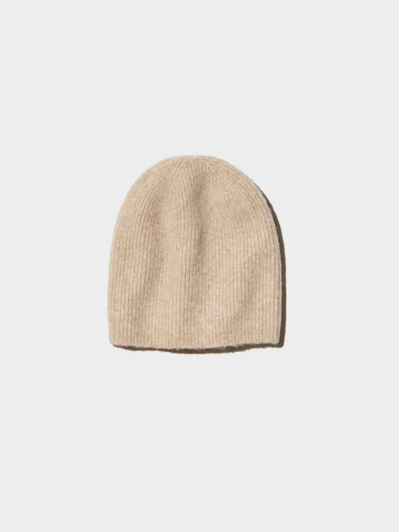 Шапка из трикотажной пряжи soufflé