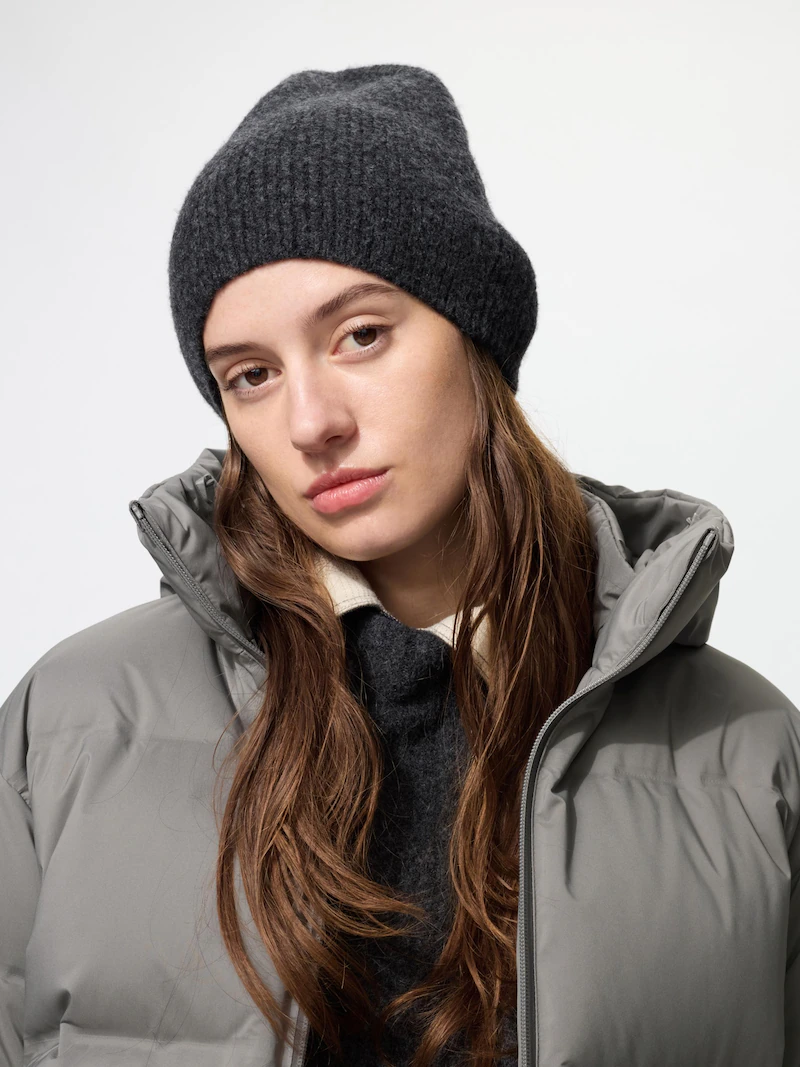 Шапка из трикотажной пряжи soufflé