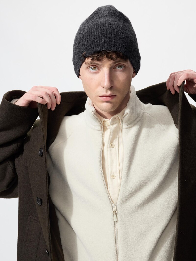 Шапка из трикотажной пряжи soufflé