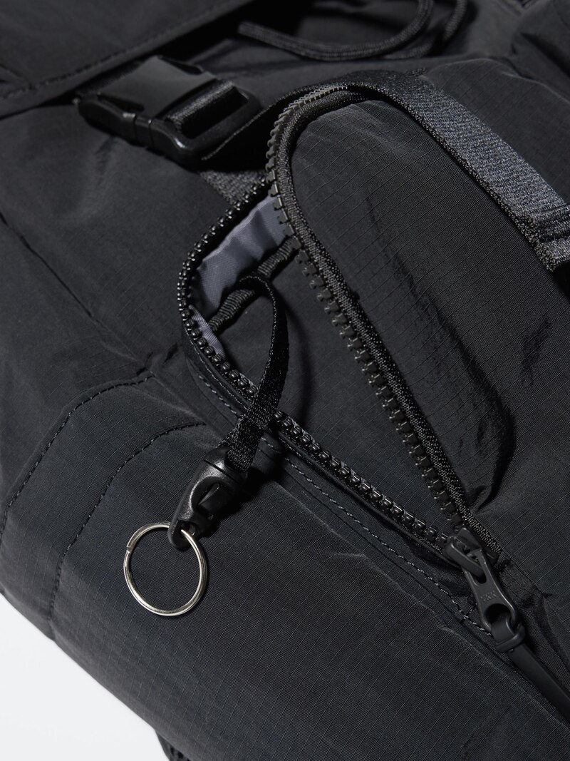 Рюкзак с множеством карманов