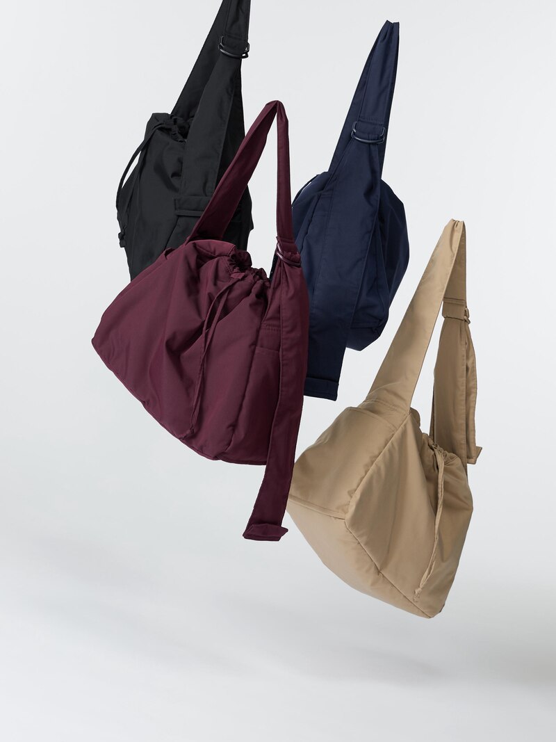 Мякая объемная сумка с пушистыми плечами