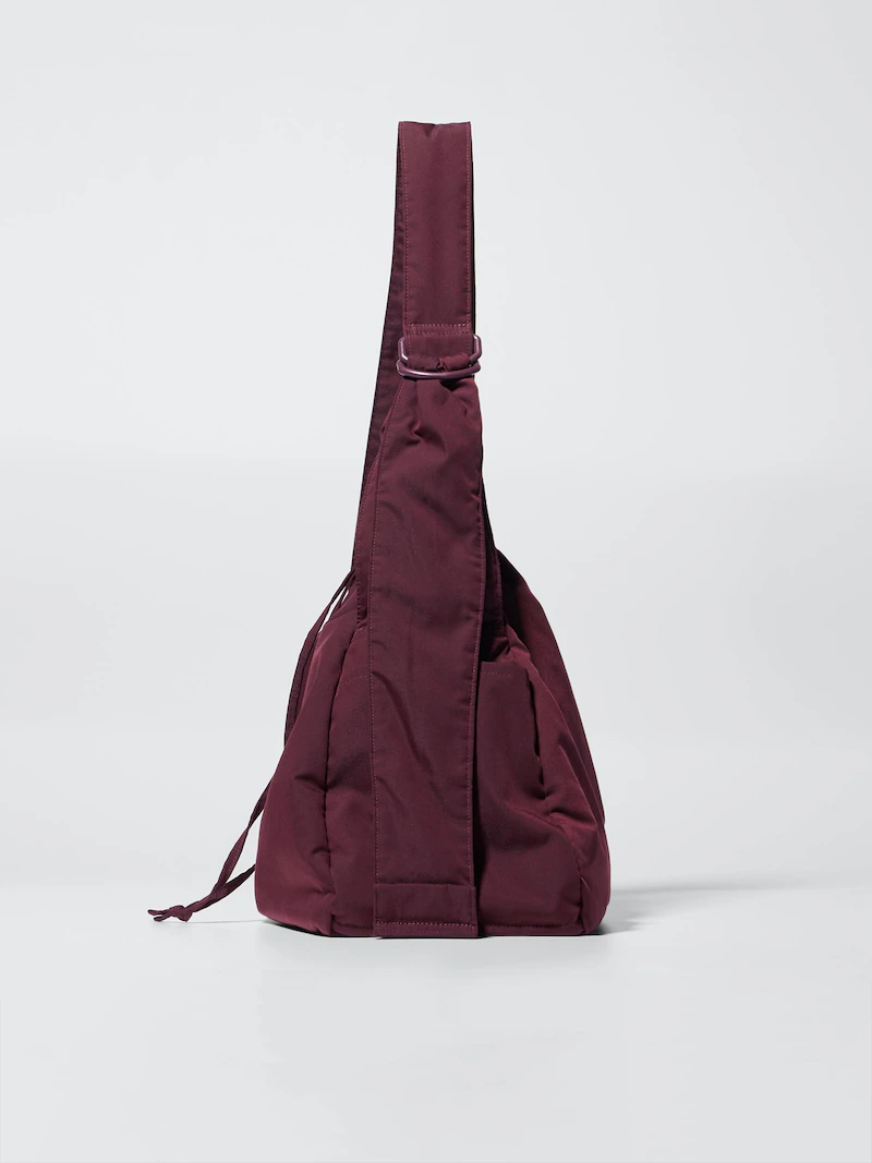 Мякая объемная сумка с пушистыми плечами