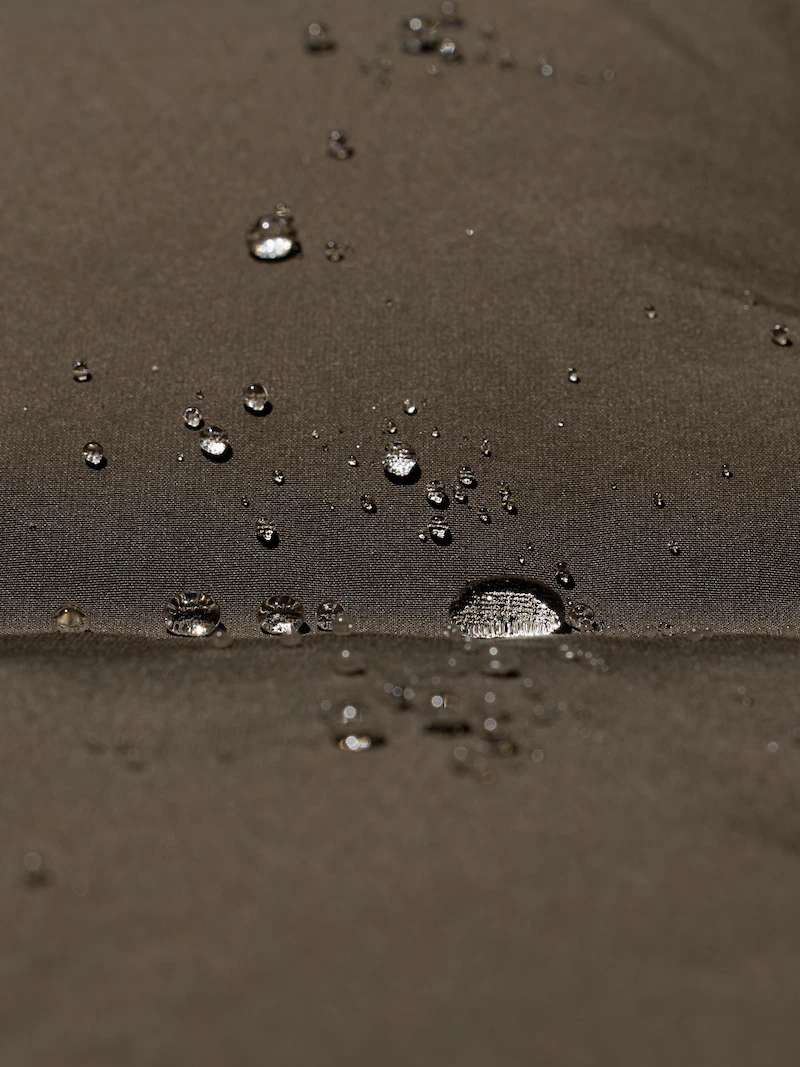 Бесшовный пуховик