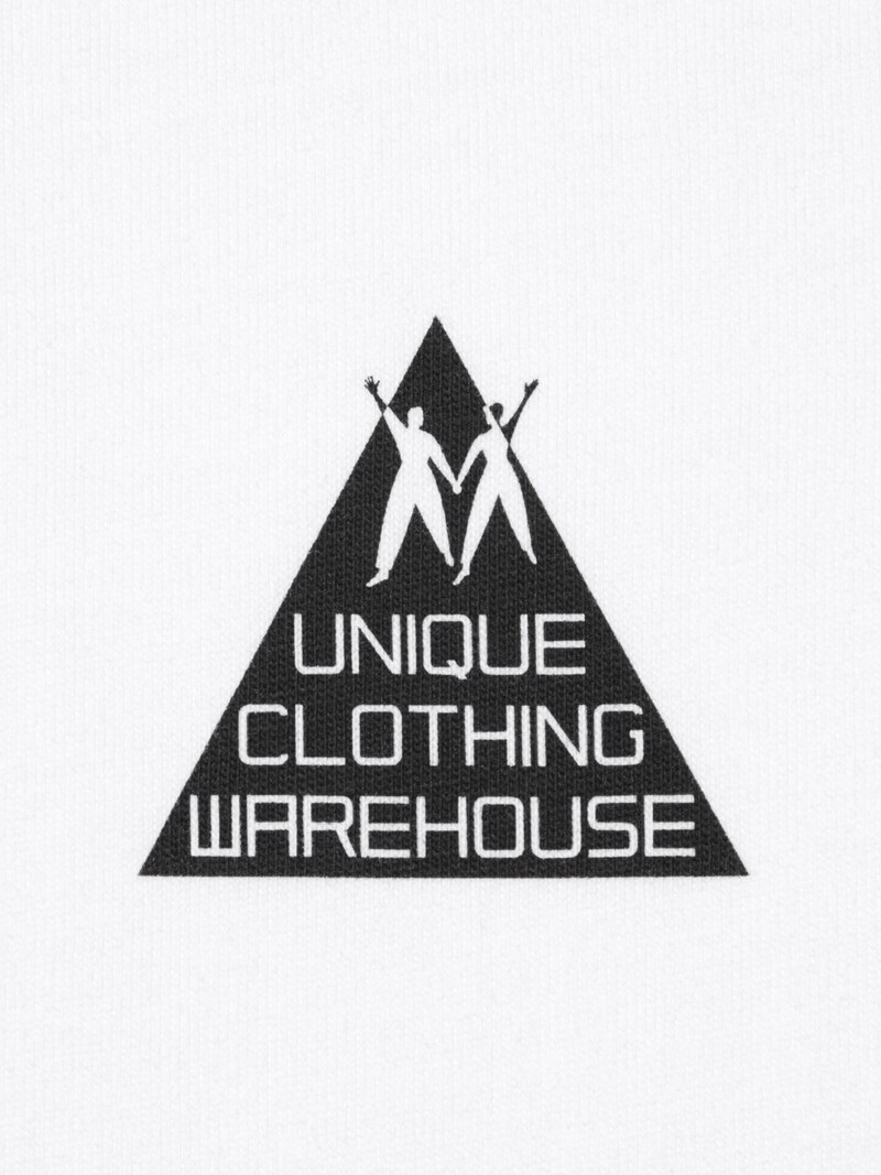 Футболка с графическим логотипом uniqlo