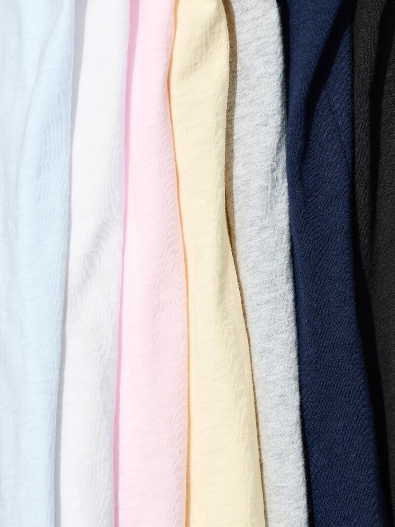 Футболка с v-образным вырезом из слегка меланжированного джерси