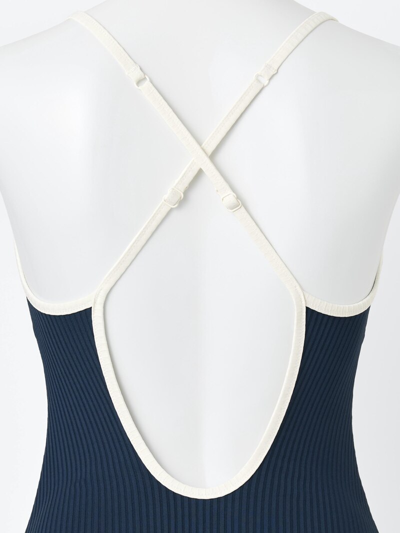 Повседневный купальник с v-образным вырезом и подкладкой