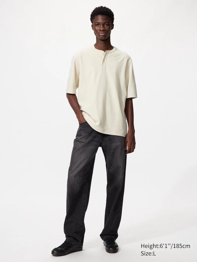 Мужская футболка с горловиной типа 