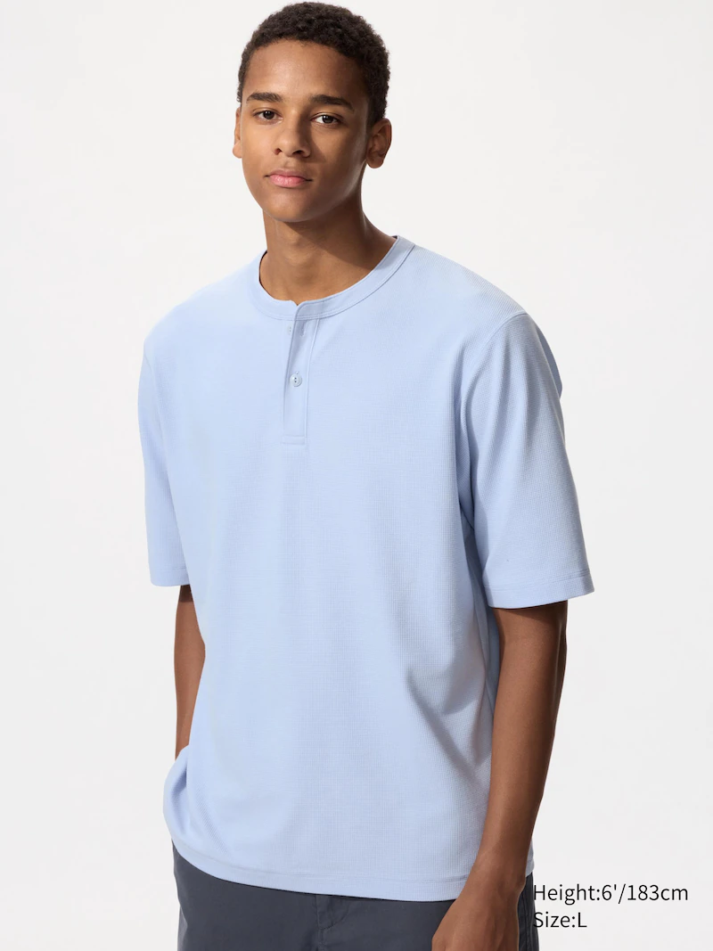 Мужская футболка с горловиной типа 