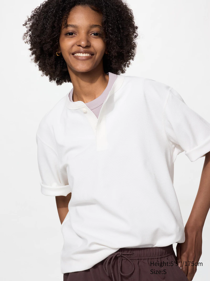 Мужская футболка с горловиной типа 